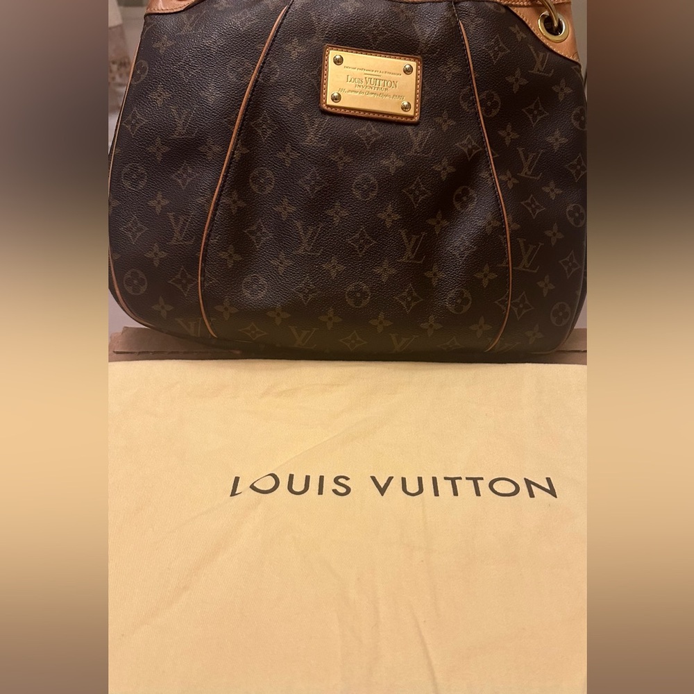 Louis Vuitton, Gallery